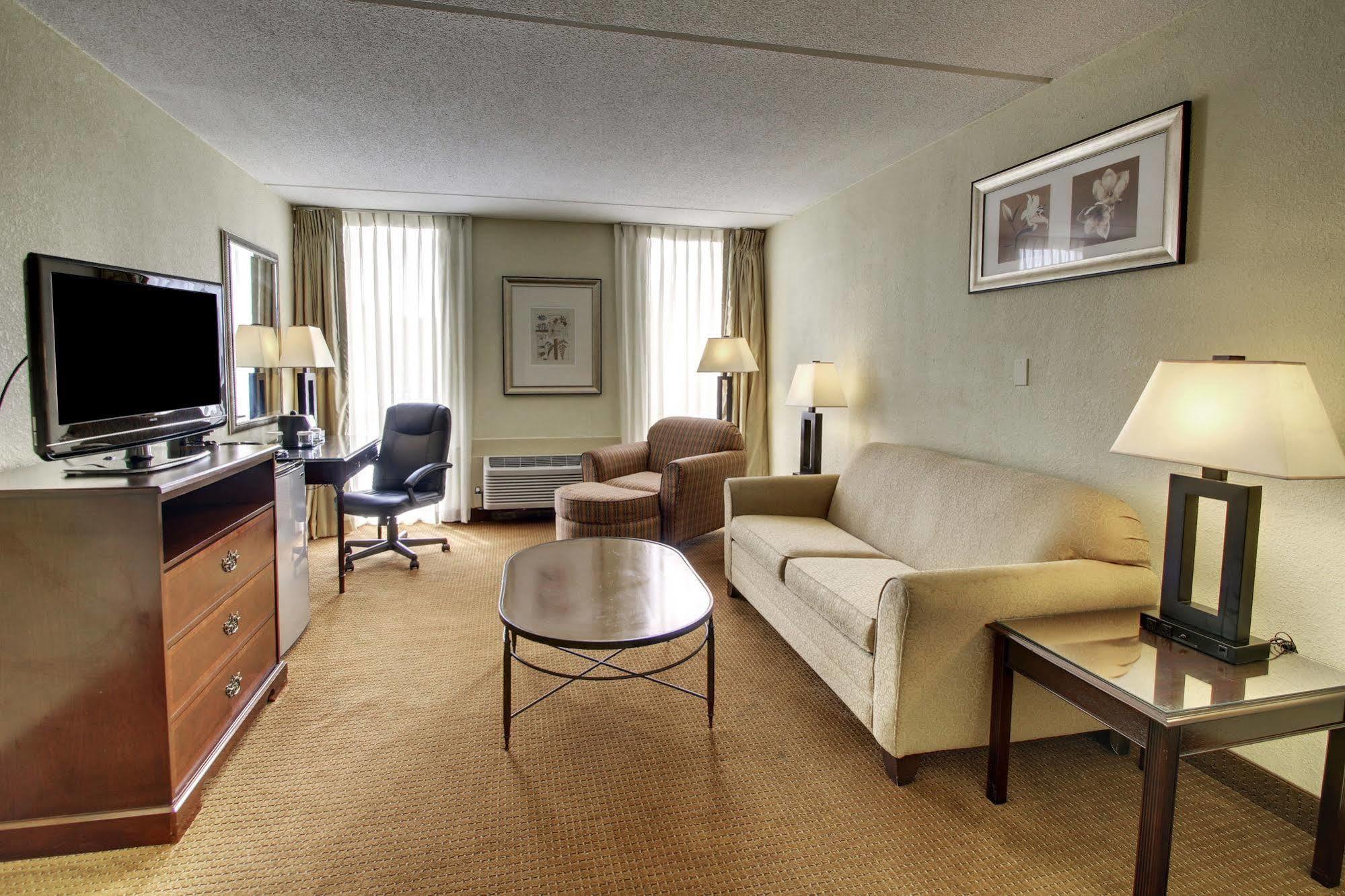 Ramada By Wyndham Wichita Airport Hotel Exterior photo